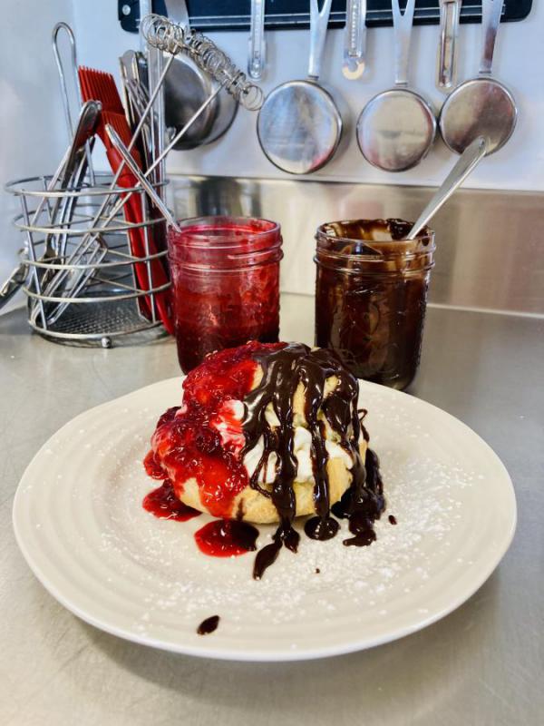 Double sauced cream puffs