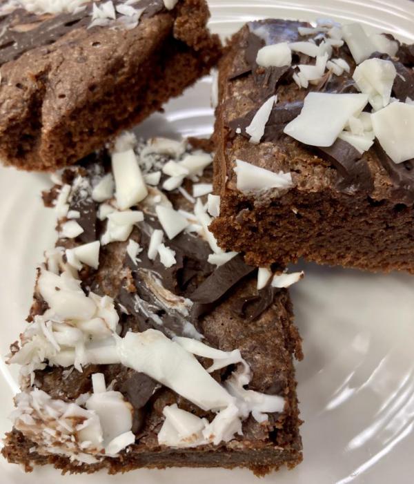 Fudge brownies with white chocolate
