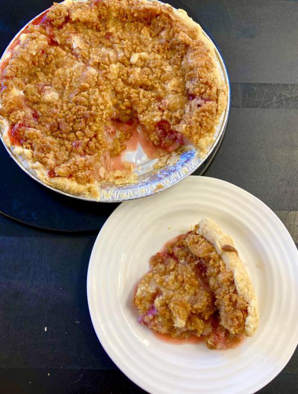 Sour cream strawberry rhubarb pie